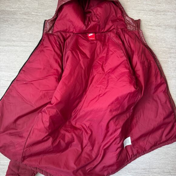 Nike Men's Puffer Jacket Hooded Zip Up Deep Red M Fitted Insulated Lined 575108 - Picture 3 of 9
